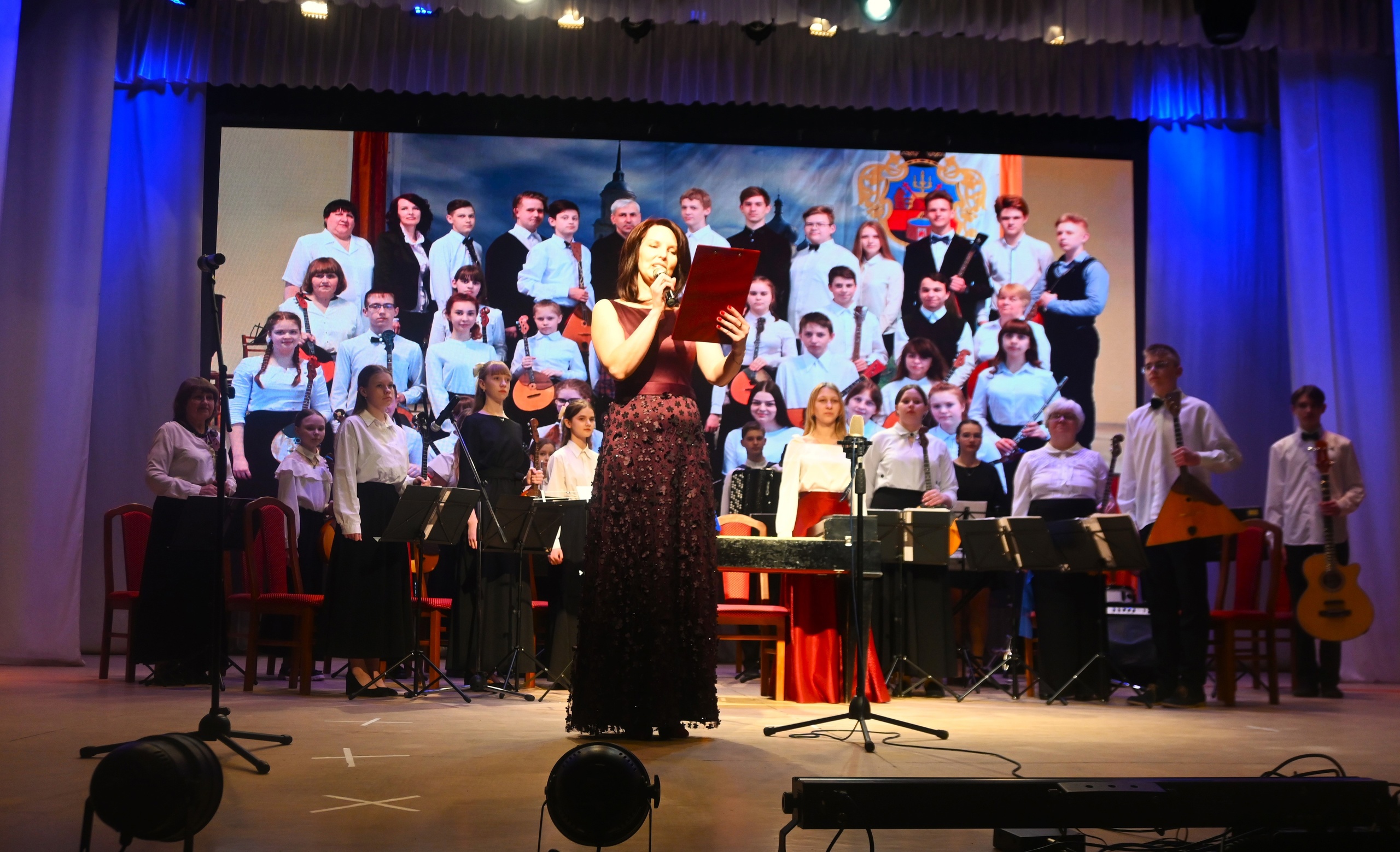 Сегодня в ЦК «Русич» состоялся отчётный концерт ДШИ им. С.В.Рахманинова г.Старая Русса &quot;Семейный альбом&quot;..