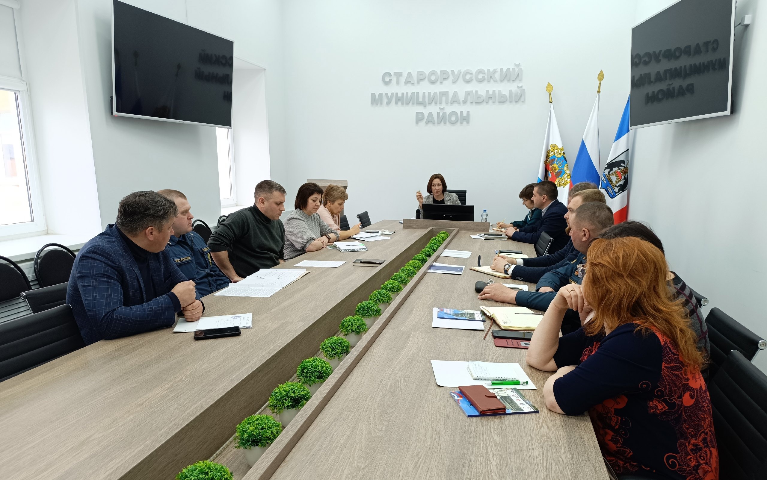 Сегодня Глава района Елена Комарова провела заседание комиссии по предупреждению и ликвидации чрезвычайных ситуаций и обеспечению пожарной безопасности..