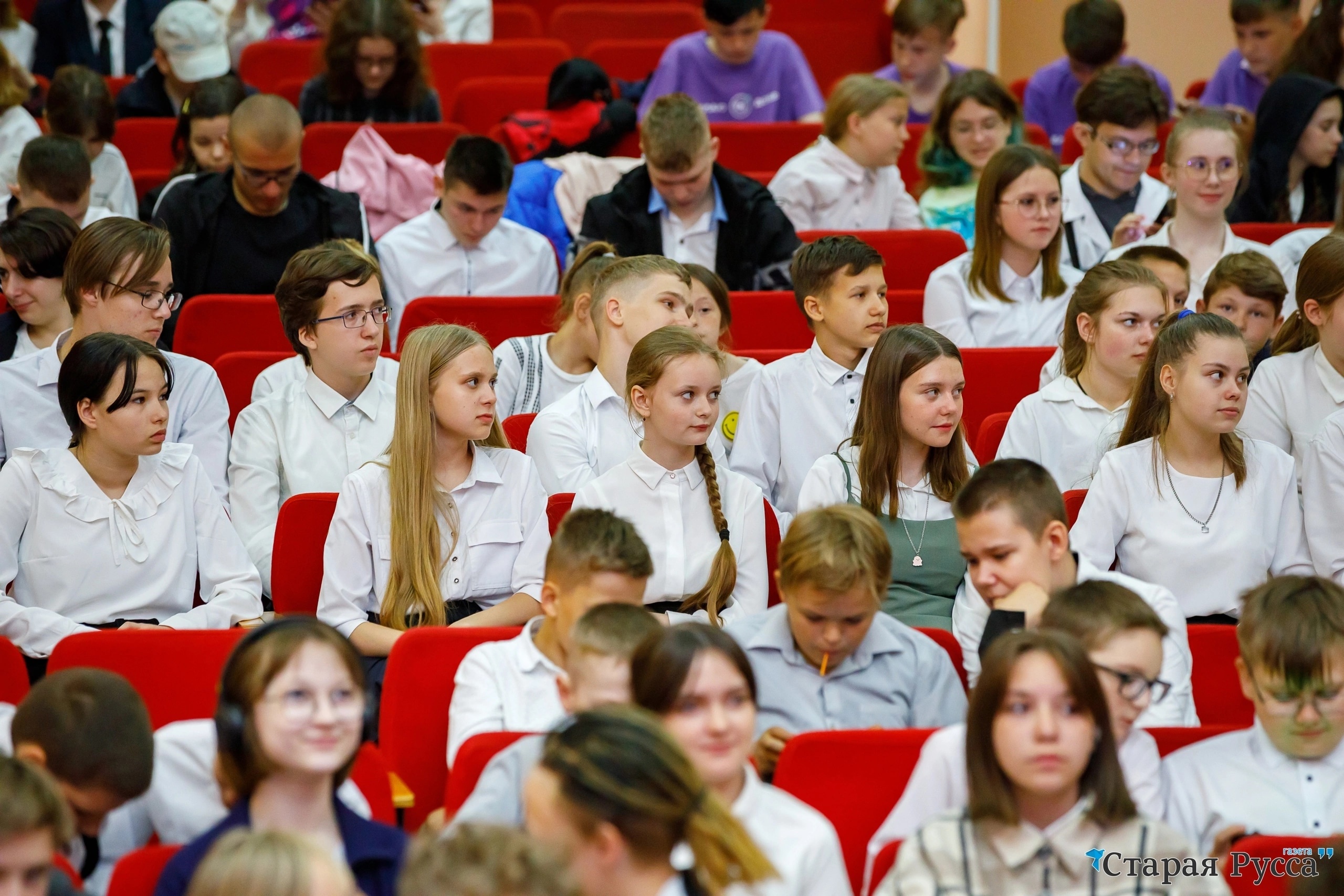 Вчера, в Молодёжном культурном центре открылись 9 первичных отделений Российского движения детей и молодёжи "Движение первых".