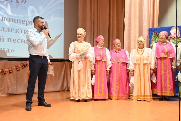В пятницу народный хор Сусоловского дома культуры "Снежана" отметил юбилейную дату – 45 лет с момента основания!.