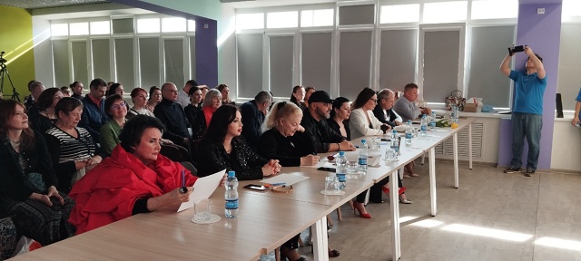 В стенах Многофункционального молодёжного центра состоялся незабываемый Поэтический вечер "Дом писателя"! Шесть финалистов из разных городов России сошлись в увлекательной битве за главный приз от владельца курортного отеля "Дом писателя", Ильи Кузнецова..