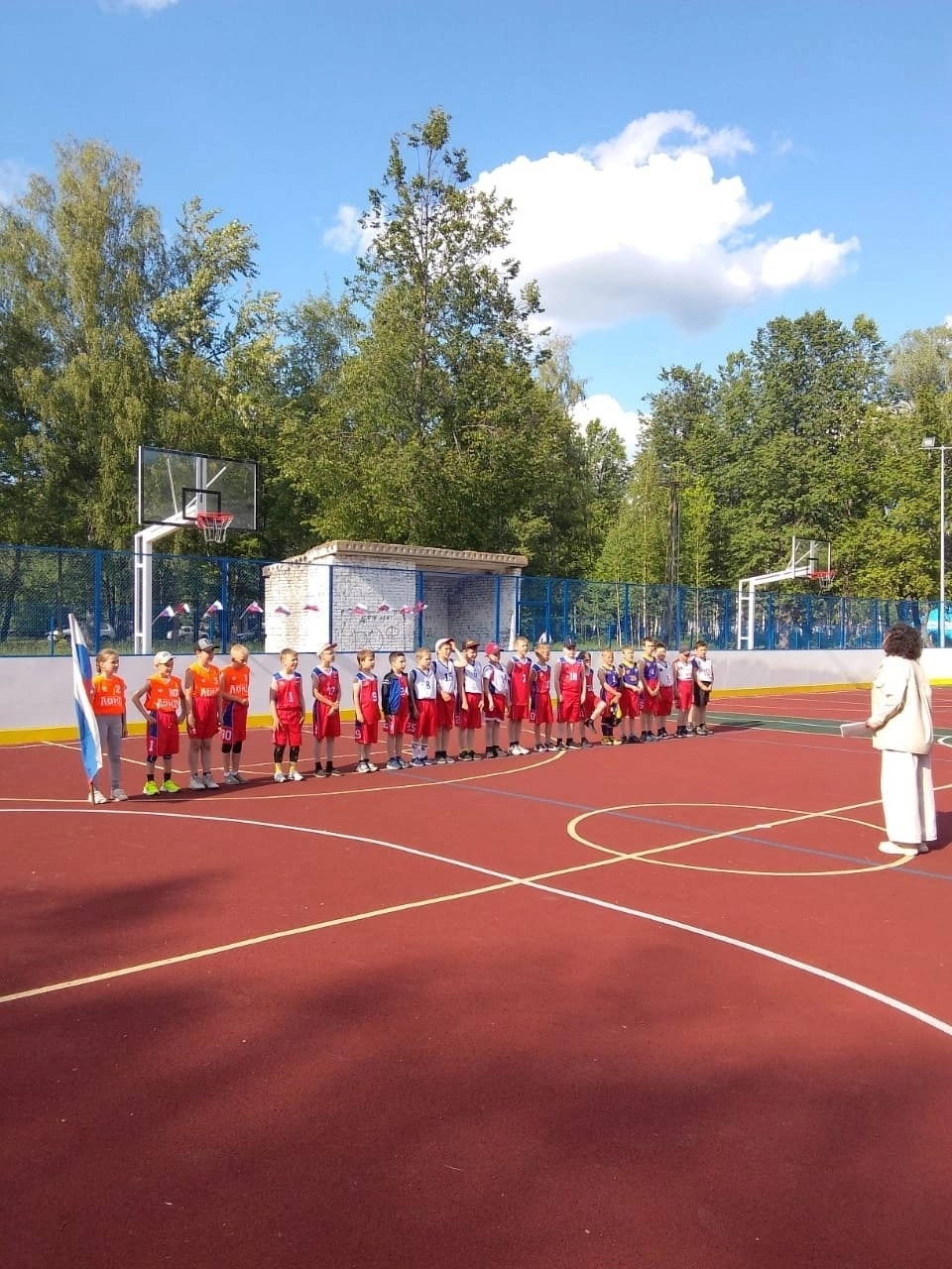 Вчера на спортивной площадке стадиона "Сокол", обустроенной в рамках программы «Газпром - детям», состоялся турнир по баскетболу , посвящённый Дню России, среди мальчиков 2014 г.р..