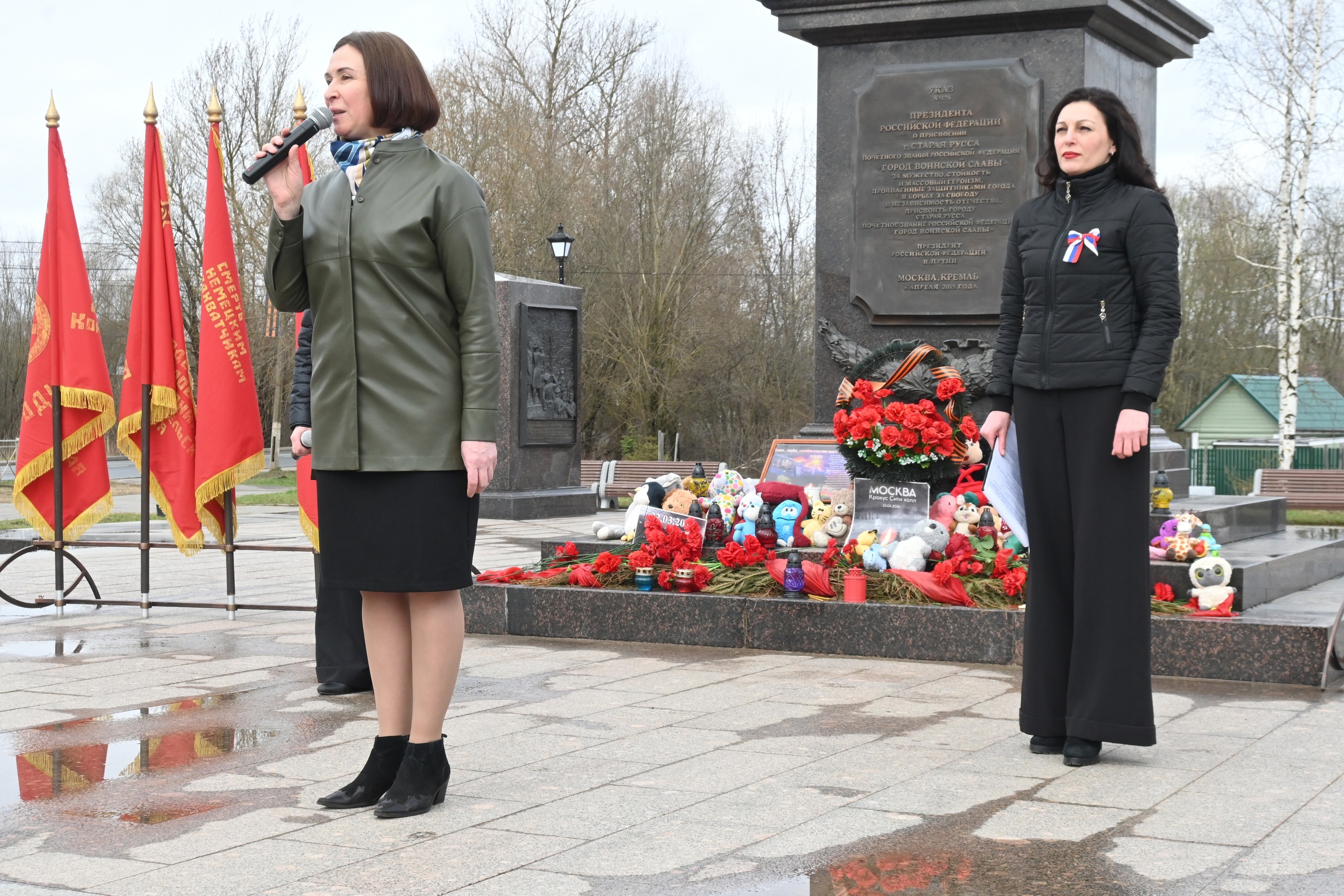 Сегодня важная и памятная дата для всех жителей Старорусского края - мы отмечаем девятую годовщину присвоения Старой Руссе почётного звания "Город воинской славы"..
