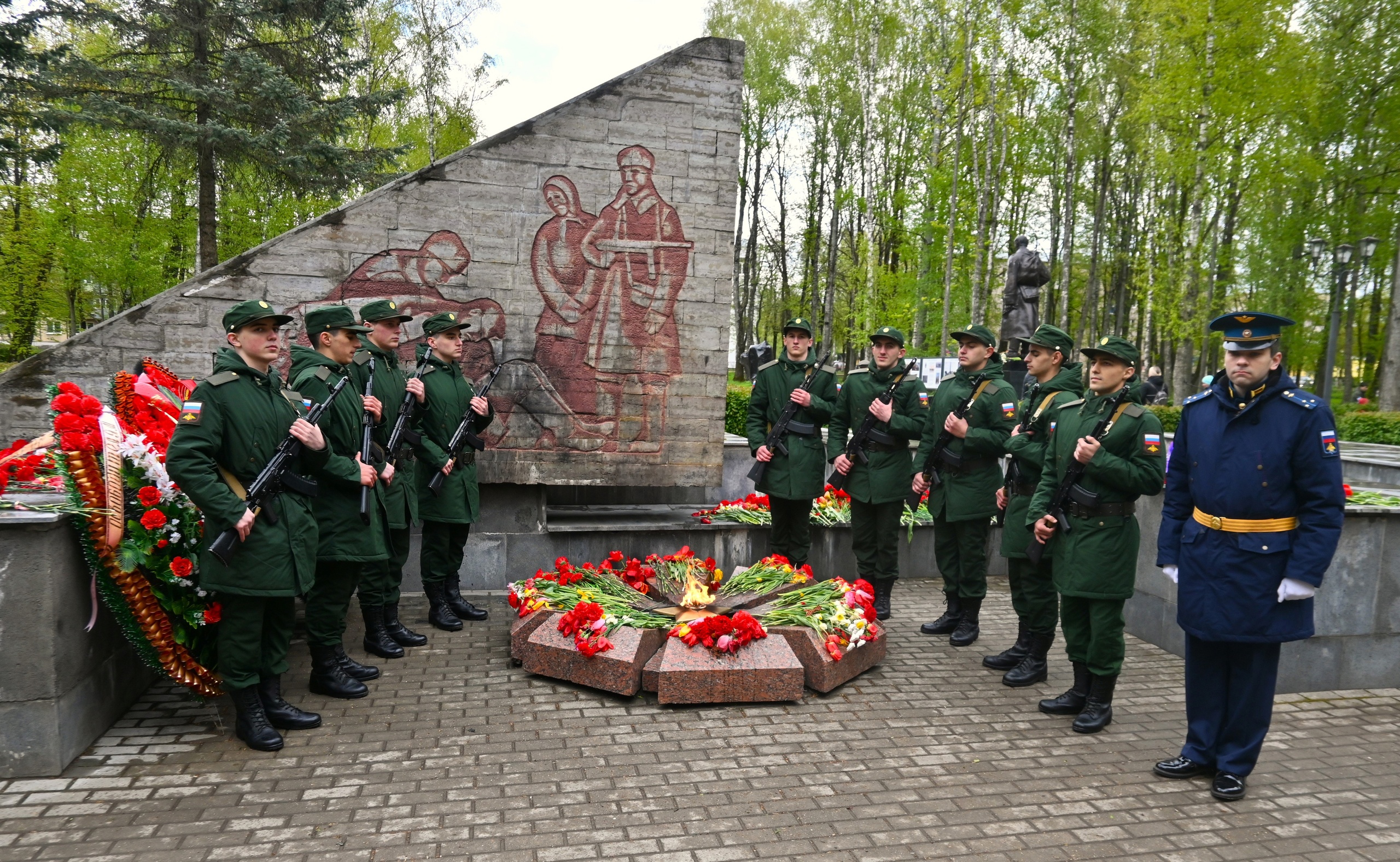 В парке Победы состоялось торжественное мероприятие-принятие Военной присяги молодым пополнением..
