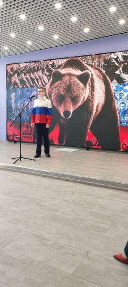 В стенах Многофункционального молодёжного центра состоялся незабываемый Поэтический вечер "Дом писателя"! Шесть финалистов из разных городов России сошлись в увлекательной битве за главный приз от владельца курортного отеля "Дом писателя", Ильи Кузнецова..